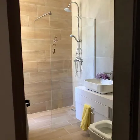 Garden View! Seaside Apartment Durrës